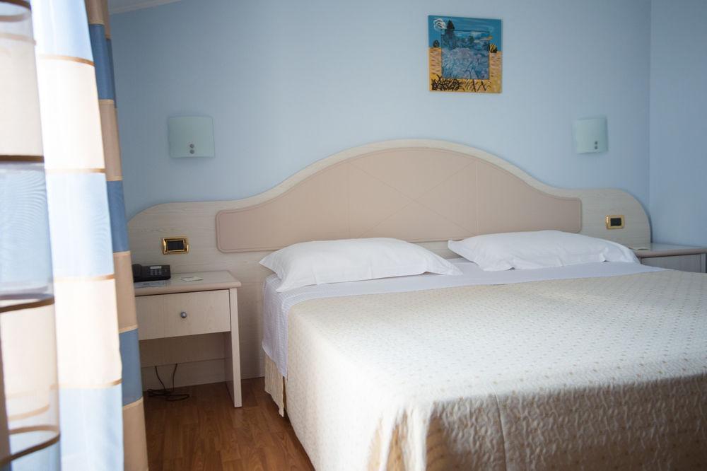 Hotel Levante Фосачезия Екстериор снимка