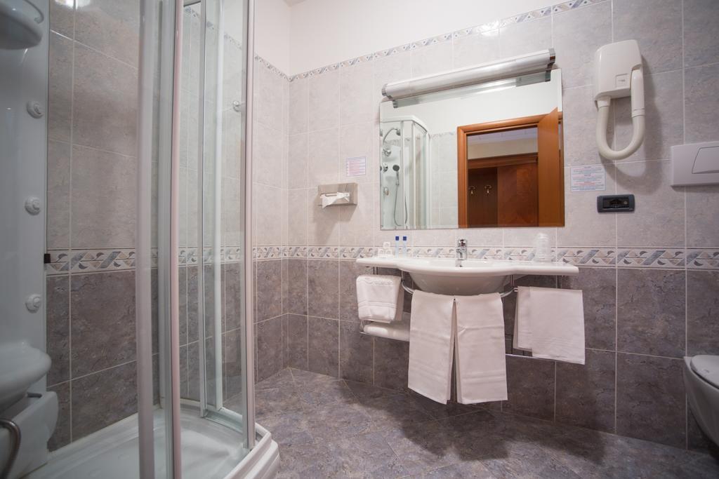 Hotel Levante Фосачезия Екстериор снимка